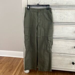Green cargo pants